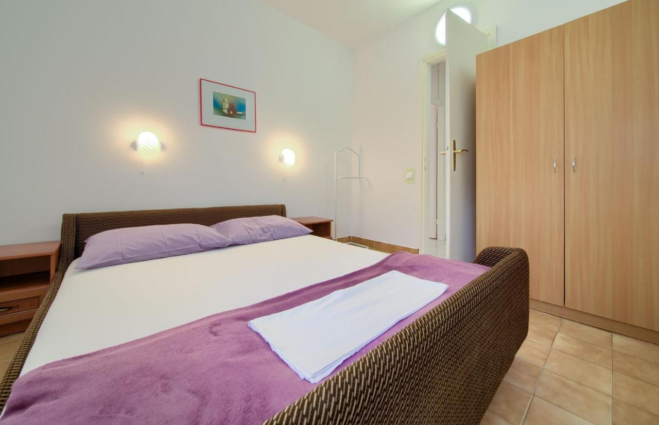 Apartments Dubravka Krk Town Esterno foto